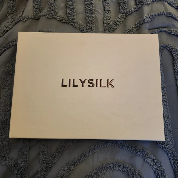 BRAND NEW in Gift Box With Tags Womens LilySilk Round Neck Argyle Sweater Large - Picture 2 of 12